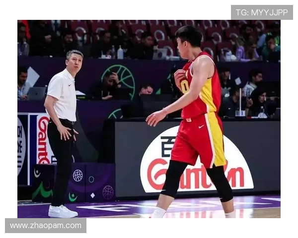 曾凡博向队友请求传球却遭无视队友选择独自进攻引发热议