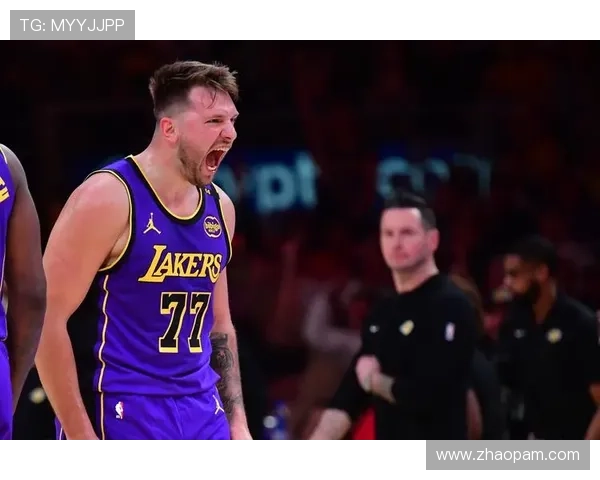 东契奇本季数据接近哈登巅峰表现35分8板9助引发关注